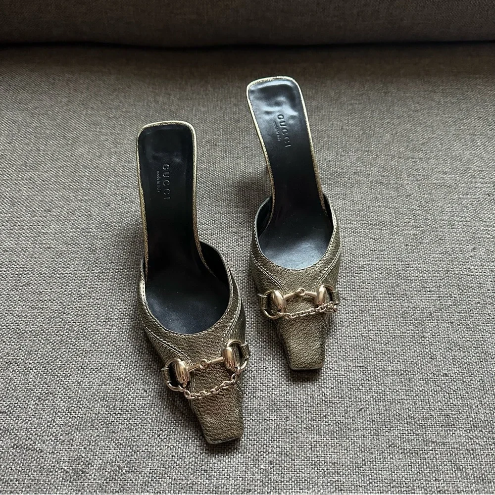 Vintage metallic Gucci horsebit chain heels - Picture 3 of 4